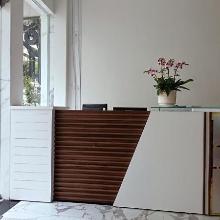 The White Hotel دالات المظهر الخارجي الصورة