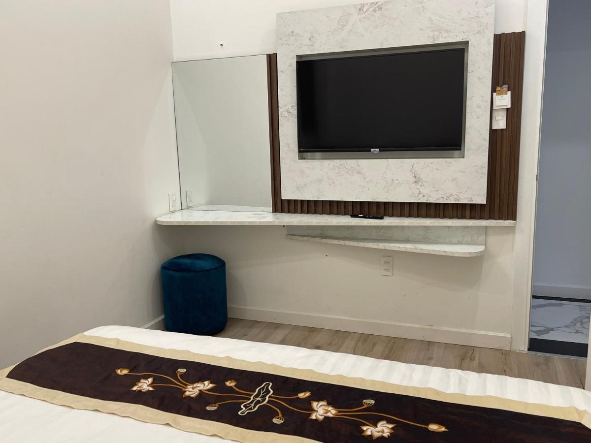 The White Hotel دالات المظهر الخارجي الصورة